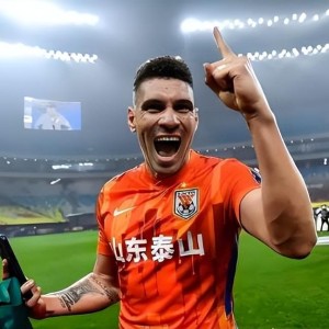 开云体育入口-他原本都打算淡出鲁能主力阵容，没想到本赛季还是首发，引发热议